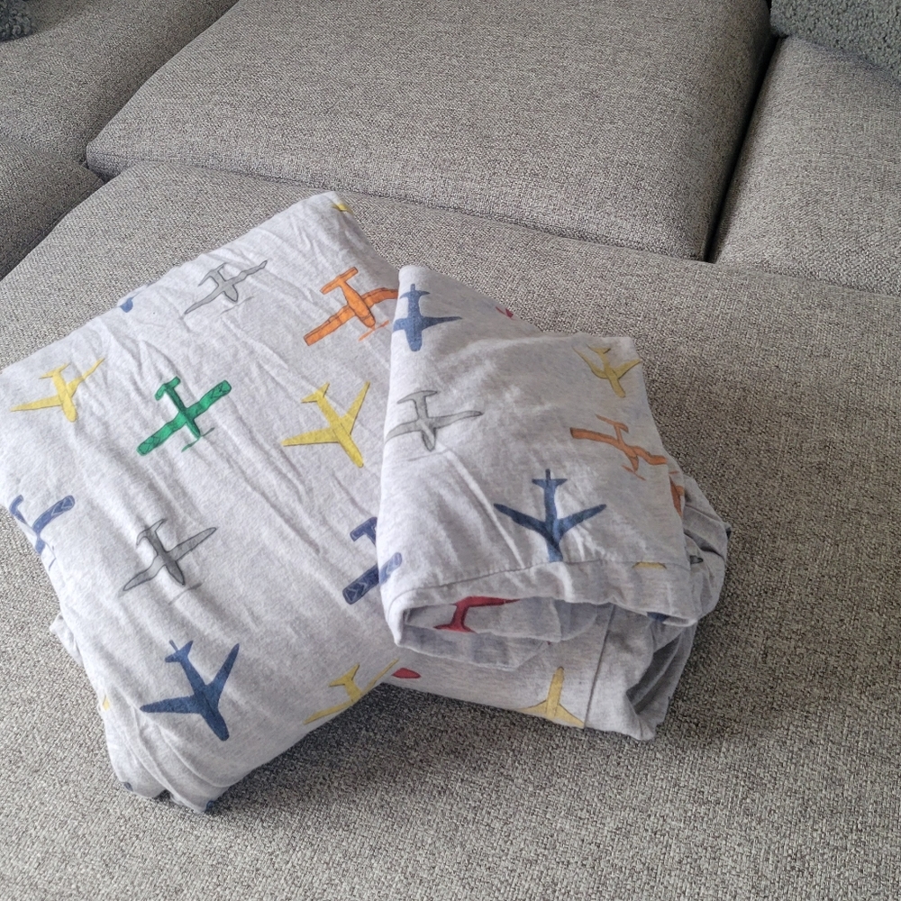 Pottery Barn Kids Queen size sheet set 2 pillow cases , fitted & top sheet
